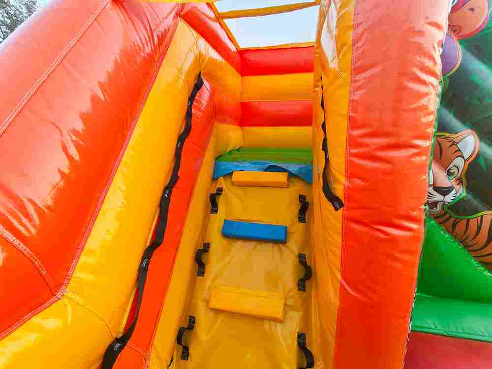 Коммерческий надувной батут «Попугайчики 2» с горкой, 5*4*2,8 м