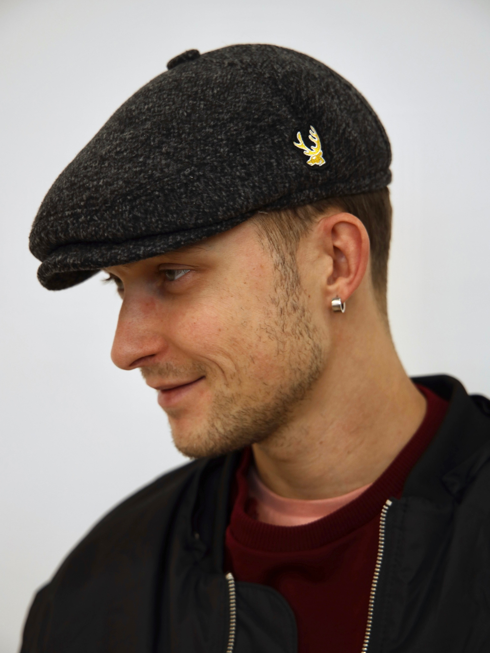 Кепка серый мелажн Город Горький олень желтый