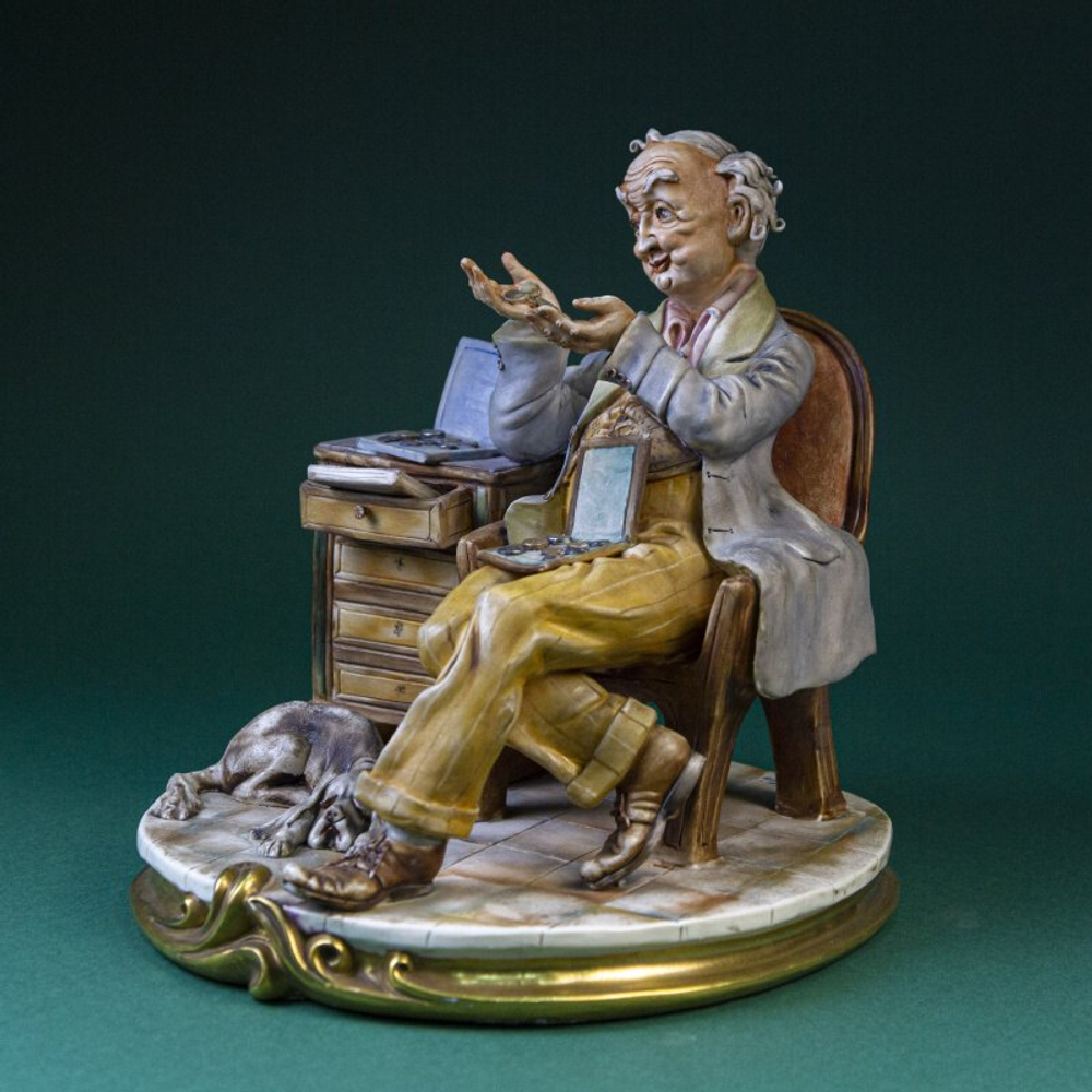 Фарфоровая мануфактура Capodimonte «Коллекционер монет (нумизмат)»