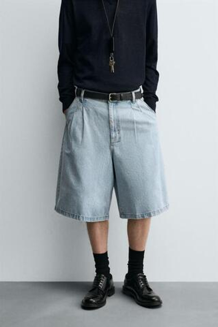 ZARA ДЖИНСОВЫЕ ШОРТЫ RELAXED FIT СО СКЛАДКАМИ, ГОЛУБОЙ