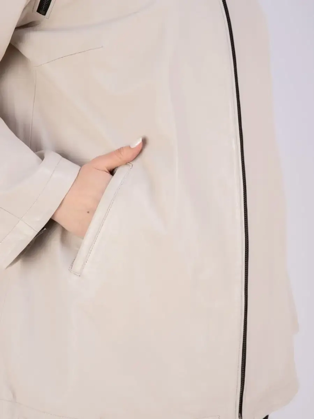 Куртка женская из натуральной кожи с капюшоном оверсайз