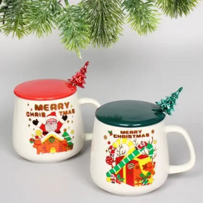 Кружка керамическая 400мл «Новогодние чудеса» с крышкой и ложкой
