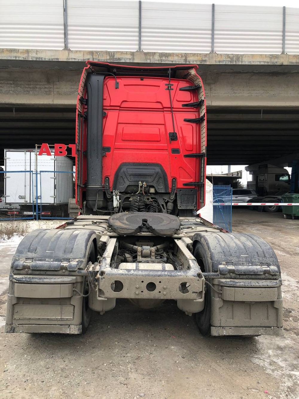 Shacman (Shaanxi) SX* 4x2 Седельный тягач SX4188YY381 (Дизельный, 12,5 л, 473 л.с., АТ)