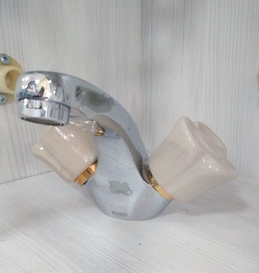 Смеситель Тюльпан для керамической раковины KOHLER дизайн керамика