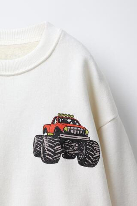 ZARA ТОЛСТОВКА С ПРИНТОМ «МАШИНКИ», ЭКРЮ