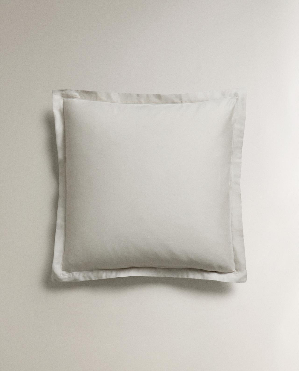 Zara Home - Атласная наволочка с подолом (300 нитей) 60x60 см