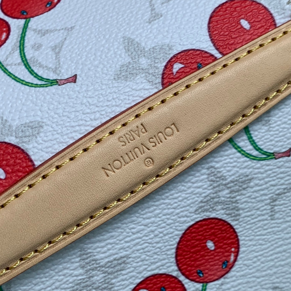 Louis Vuitton Pochette Metis East West