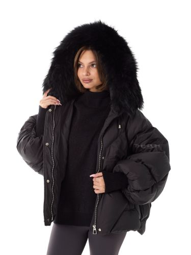 Объемный черный пуховик на молнии