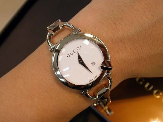 Наручные часы Gucci YA122501