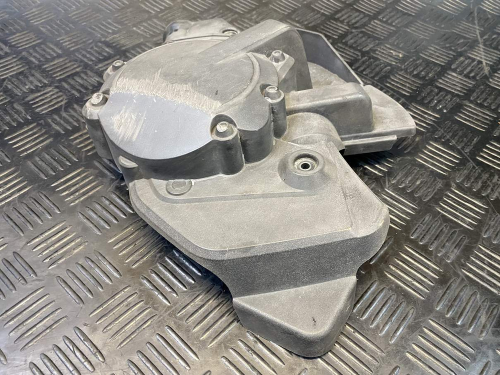 Пластик двигателя левый Suzuki GSR400 (GK7DA)