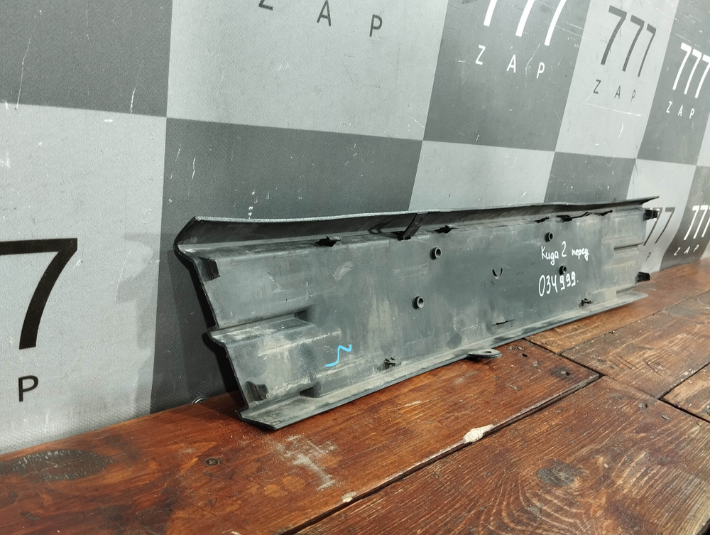 Площадка гос. номера Ford Kuga 2 (CBS) 12-16 Б/У Оригинал 2054948