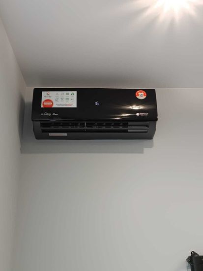 Инверторная сплит-система Royal Clima ATTICA NERO Inverter RCI-AN28HN (комплект)