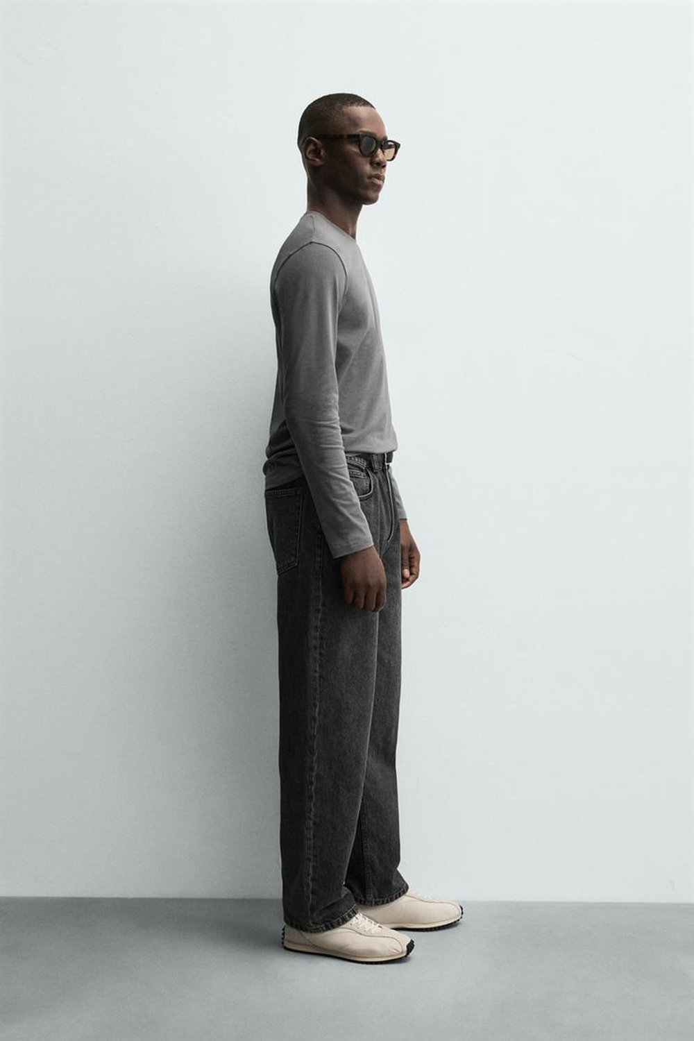 ZARA БАЗОВАЯ ФУТБОЛКА SLIM FIT, СЕРЫЙ