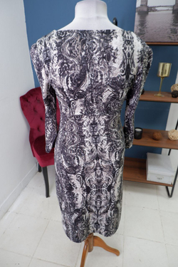 Платье с вырезом 44 размер