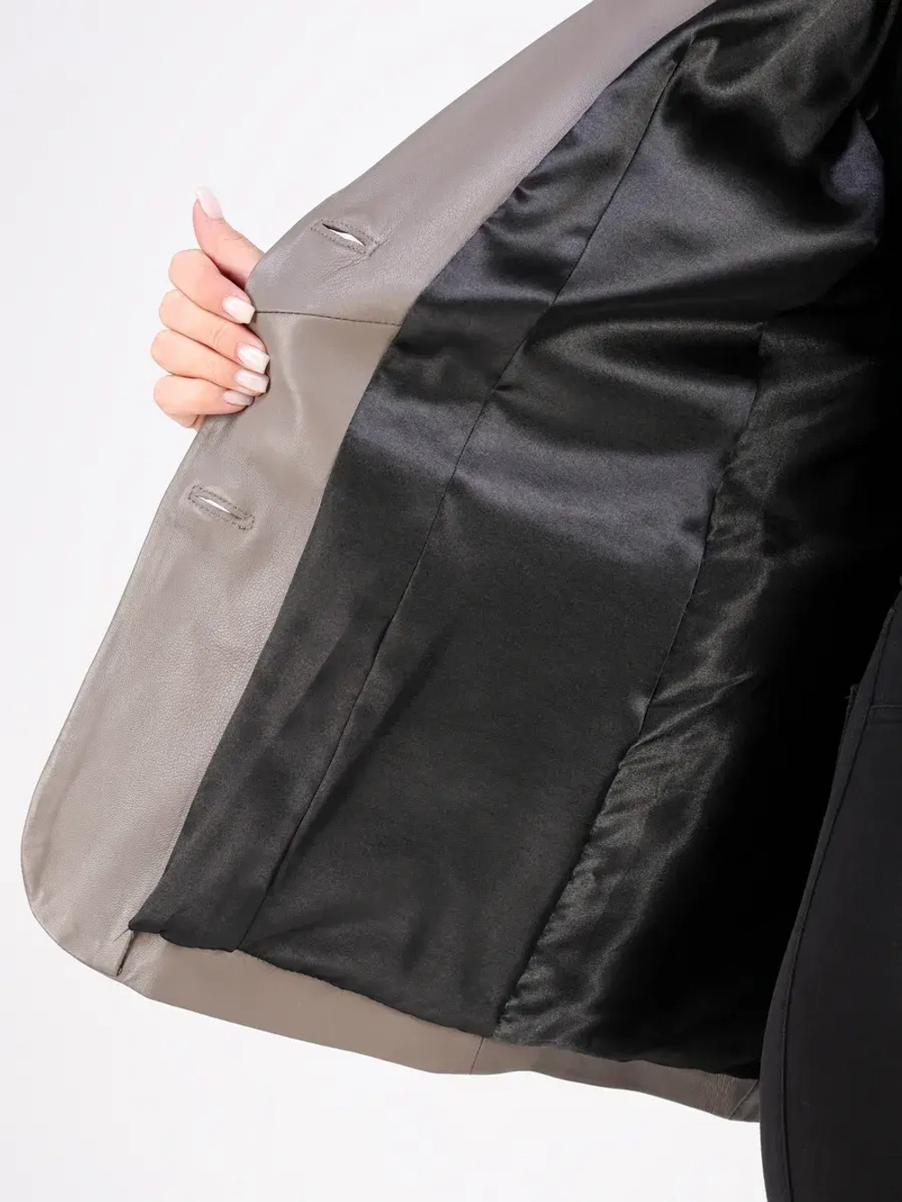 Кожаная куртка демисезонная блейзер