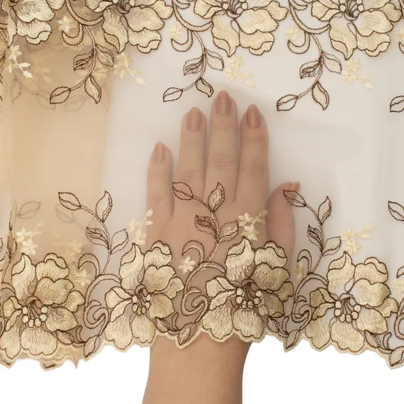 Вышивка на сетке бежевая 25 см, (нитки)