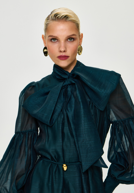 Платье миди с пышными рукавами и воротником стойкой