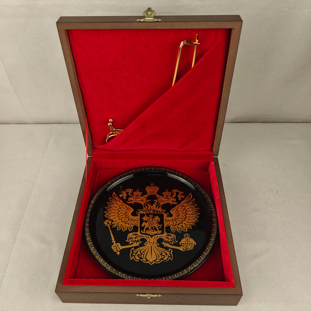 Сувенирная тарелка "Герб России" с ручной росписью (лаковая миниатюра)