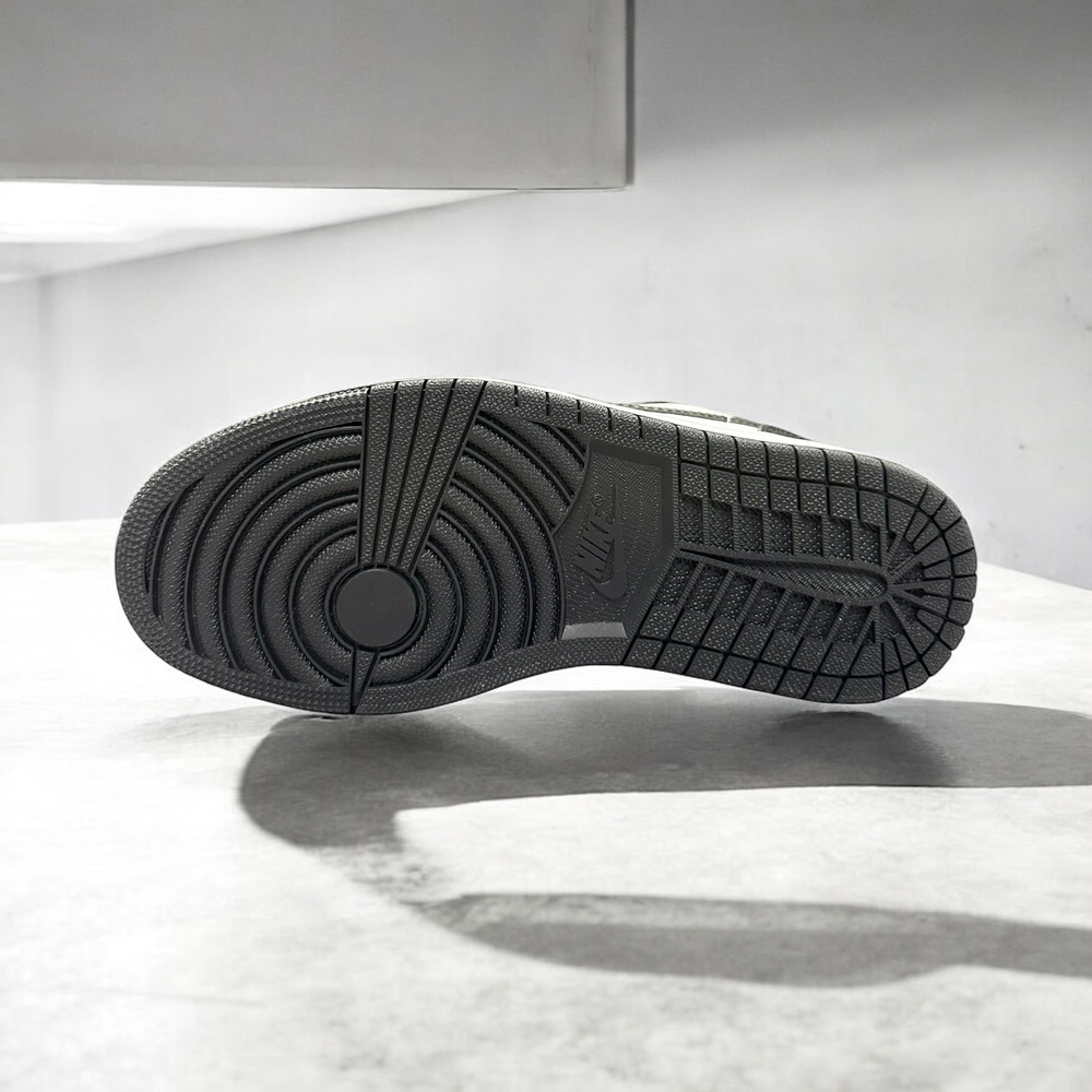 Nike Air Jordan 1 Low • Black White