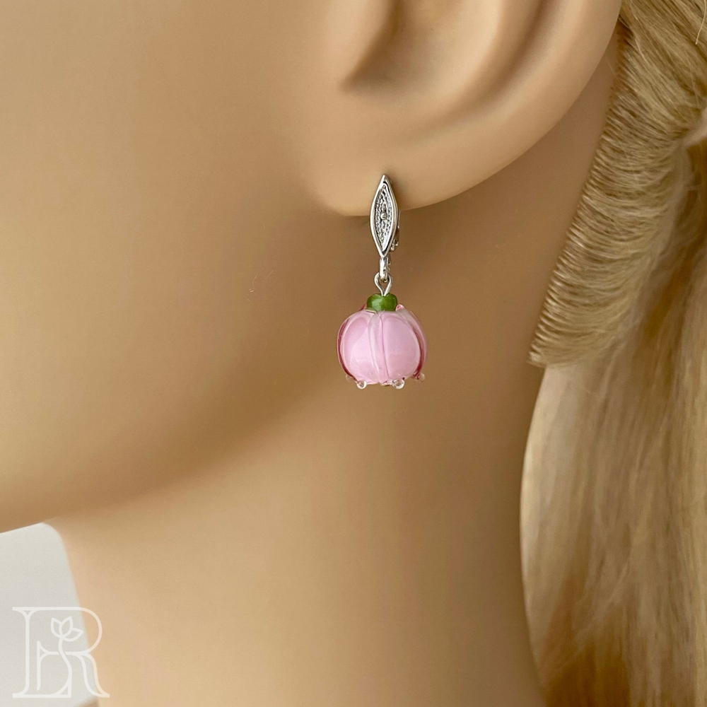 LEFIREL' Серьги серебряные женские "Ландыши" с цветами из муранского стекла / ювелирные украшения из родированного серебра 925