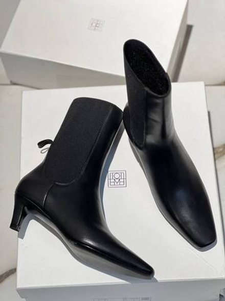 Ботильоны Toteme