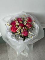 Букет из пионов сорта Корал Шарм и ромашки