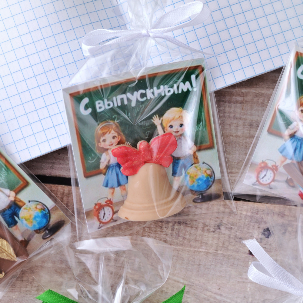 Конфета с открыткой "С выпускным!"