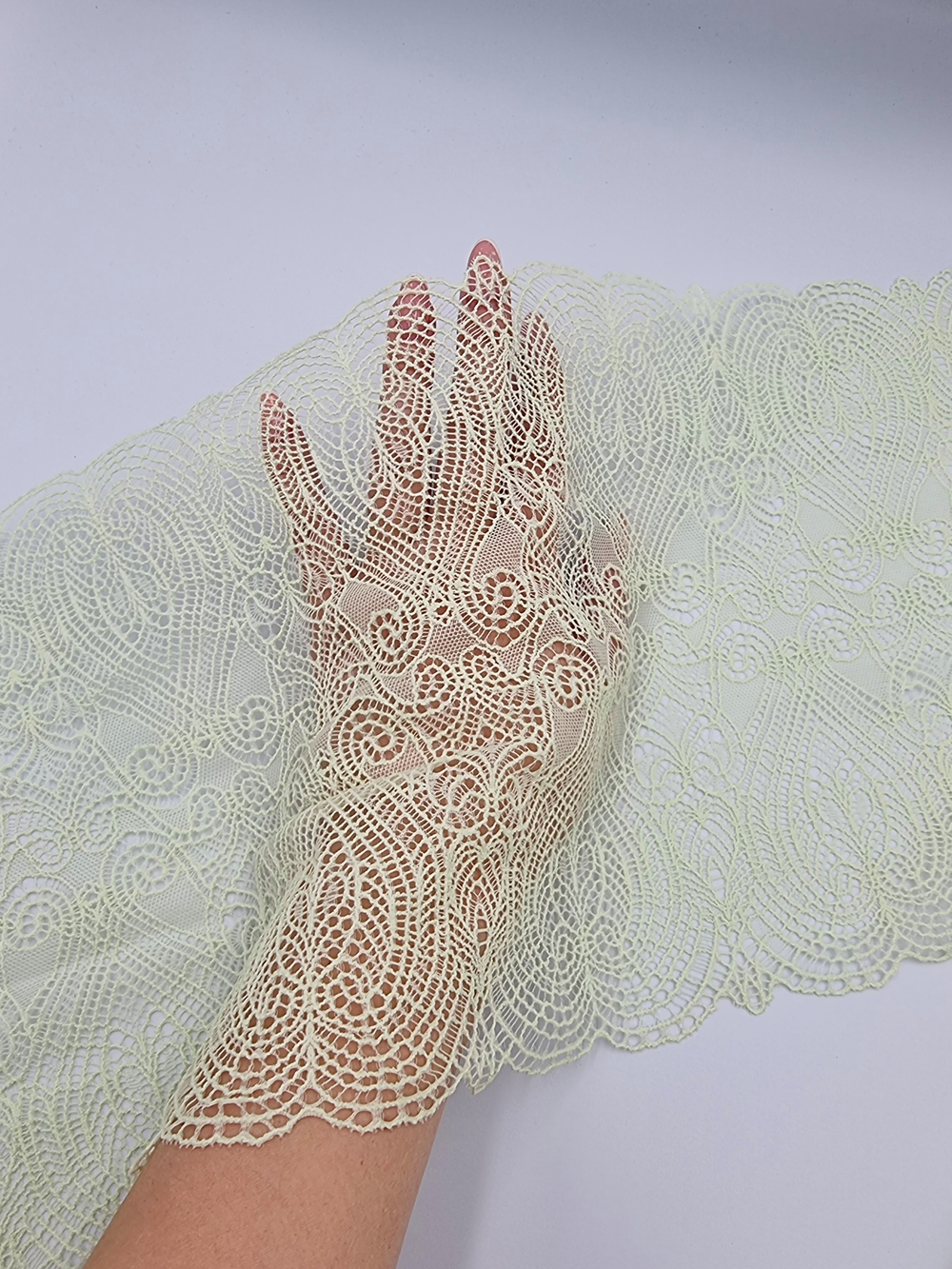 Кружево эластичное светло-зеленое КС31 (22 см)