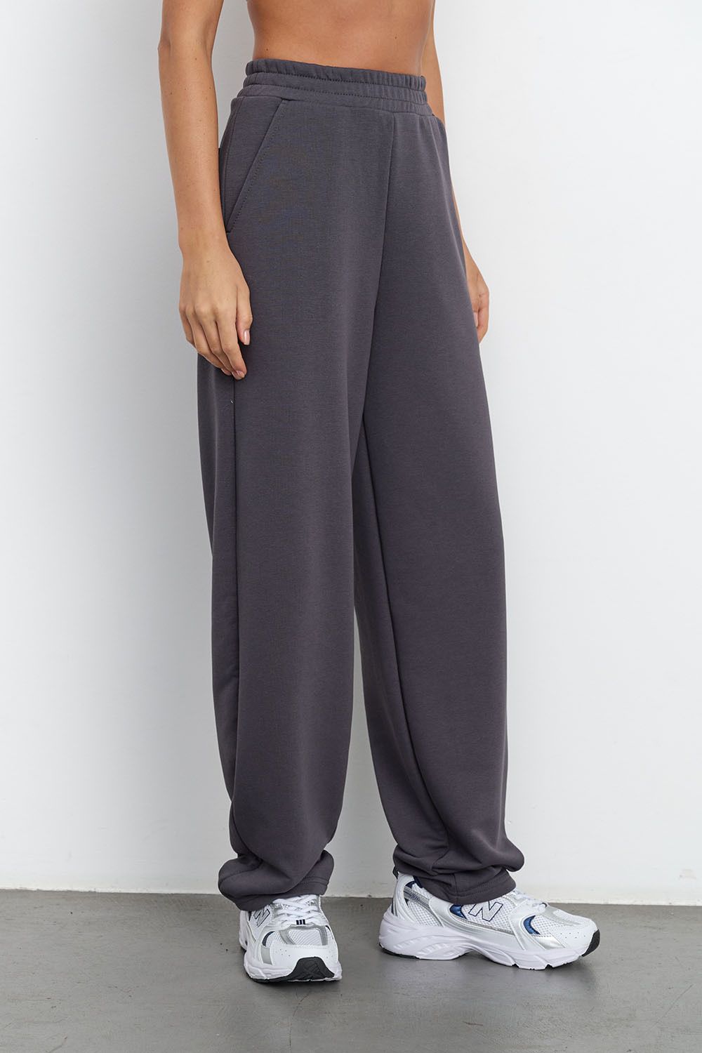 Джоггеры бананы без начеса из премиум футера цвета антрацит