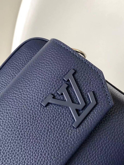 Сумка-мессенжер Louis Vuitton