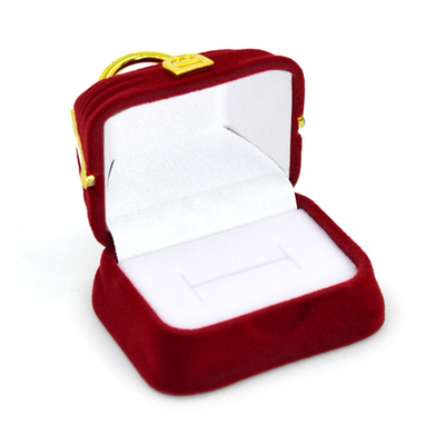 Футляр сумочка треугольная, серия "Романтика"