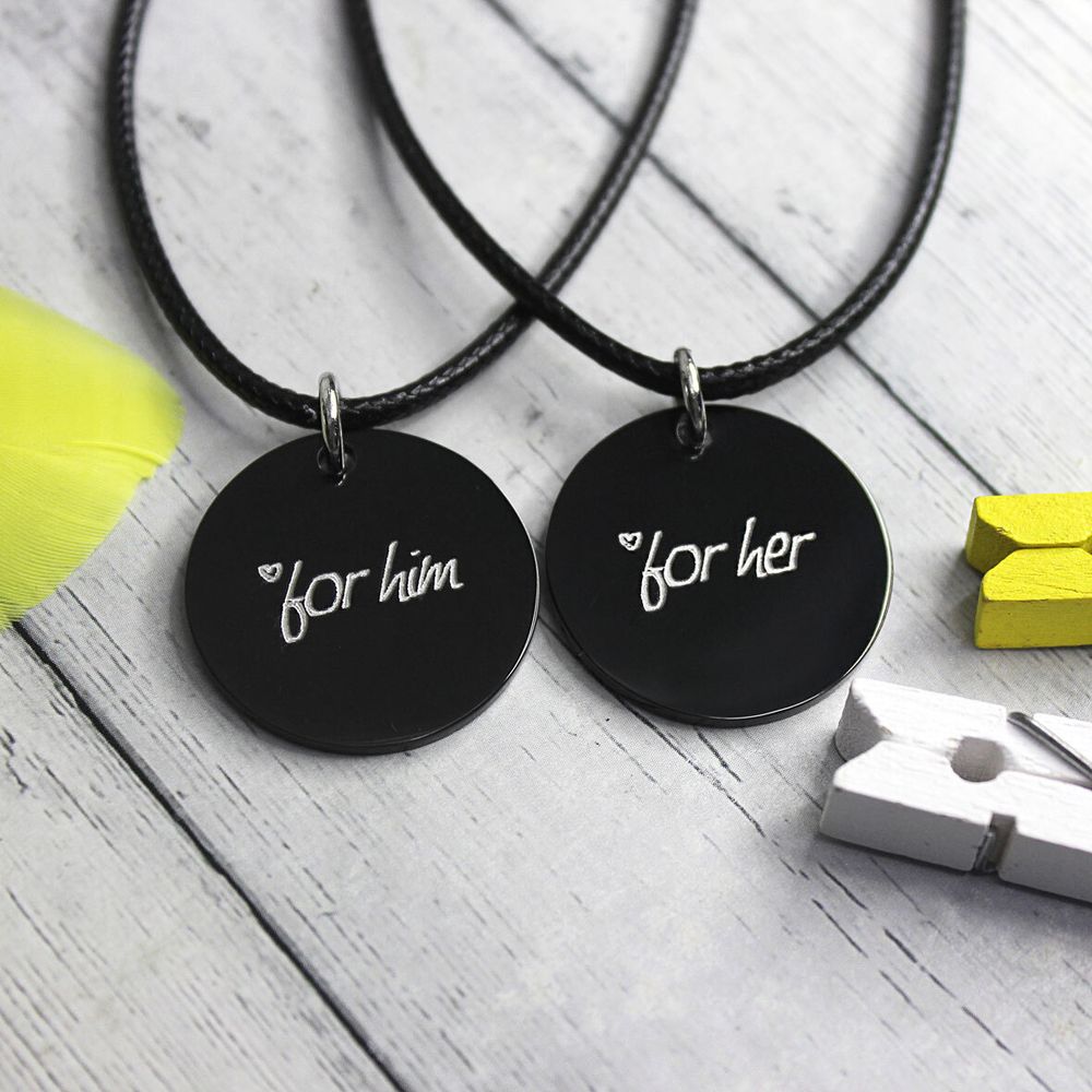 Парные чёрные кулоны подвески Для него Для неё с гравировкой на заказ