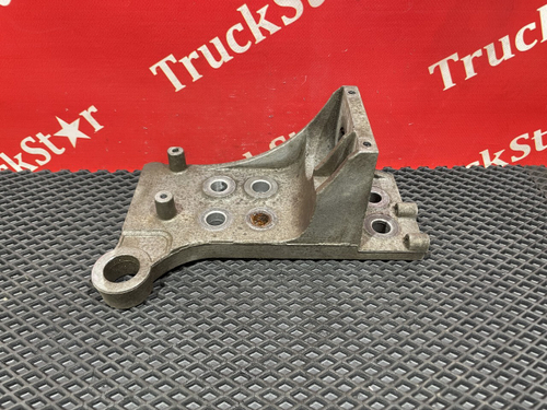 Кронштейн бампера левый