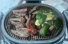 Керамический угольный гриль Primo Oval Family All-In-One, 38х56 см, с ножками и столиками