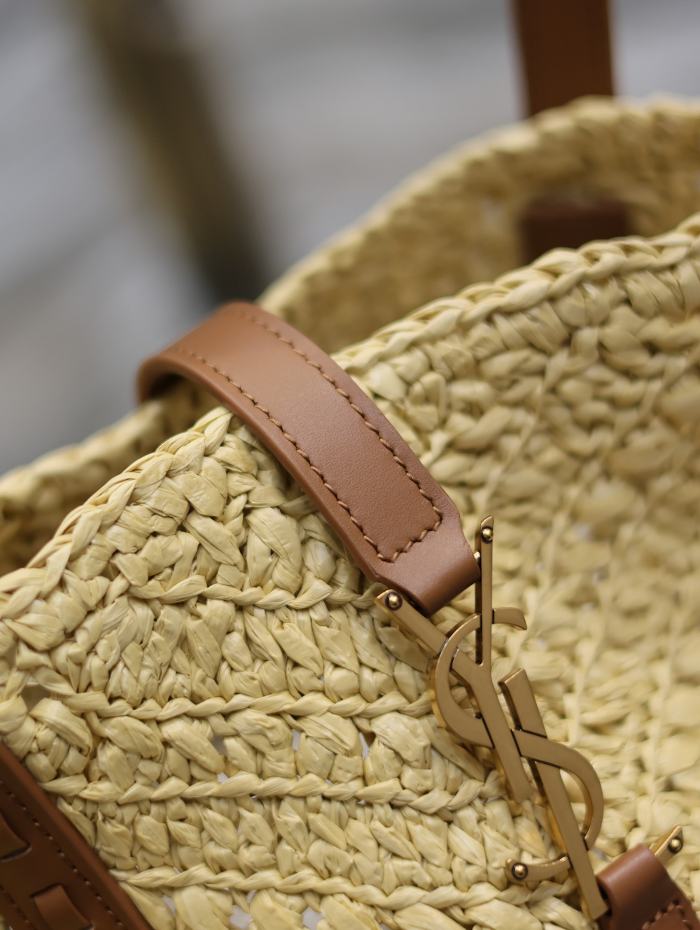 Saint Laurent Panier Medium in Raffia