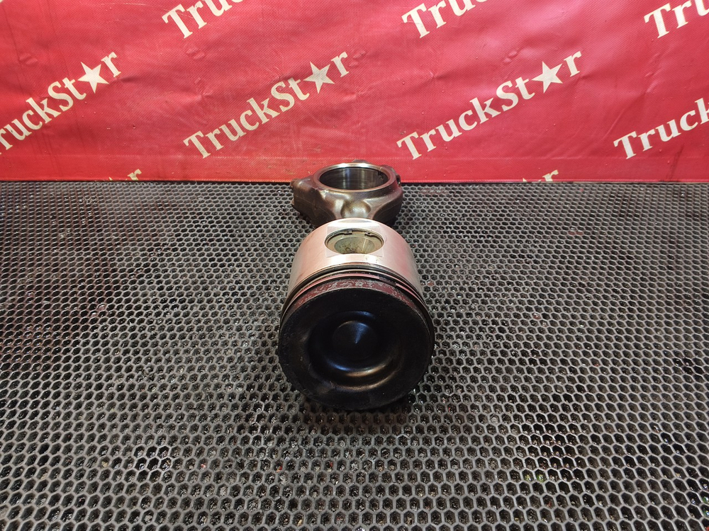 Поршень с шатуном