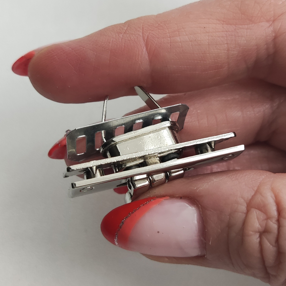 Замок вертушка на винтах Петелька Серебро