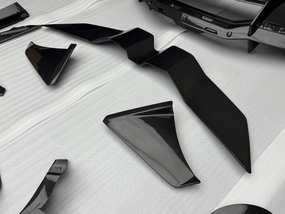 Карбоновый обвес для Lamborghini Revuelto 2023+ Ламборгини