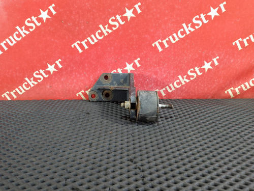 Кронштейн траверсы кпп правый 2018г