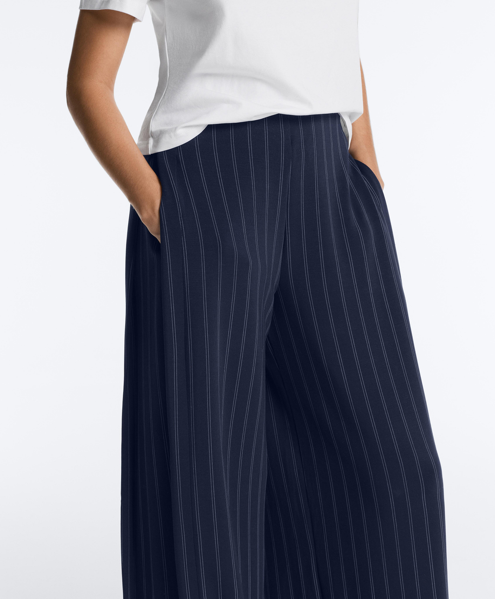 OYSHO Широкие брюки мягкие на ощупь с боковой складкой и модалом, синий