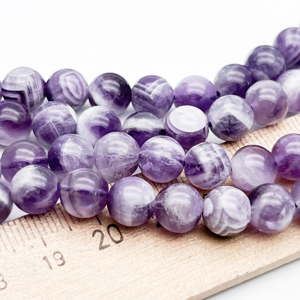 Аметист шевронный бусины, диаметр 8,2-8,4 мм, цена за 22-23 шт (1/2 нити)