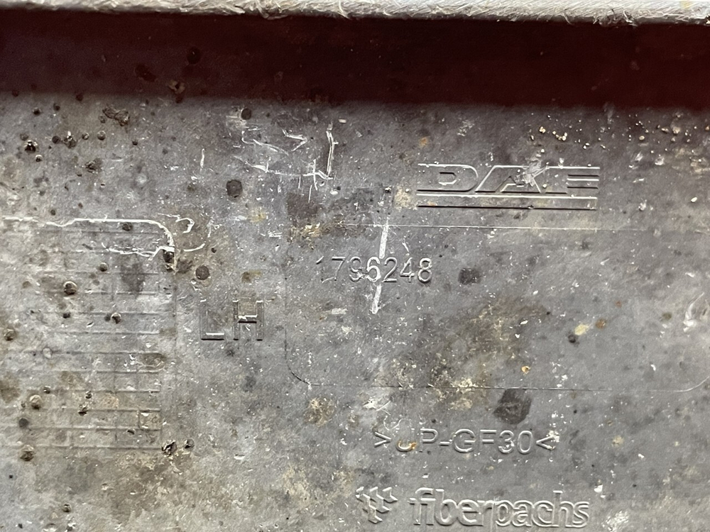 Корпус подножек левый 2018г.