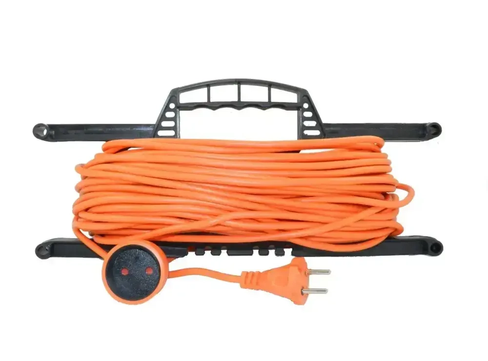 Удлинитель на рамке уличный силовой для сварки ПВС 2х1.5 мм 25 метров, влагозащитный литой штепсель для газонокосилки и триммера. Строительный удлинитель 25 метров, 1 гнездо оранжевый