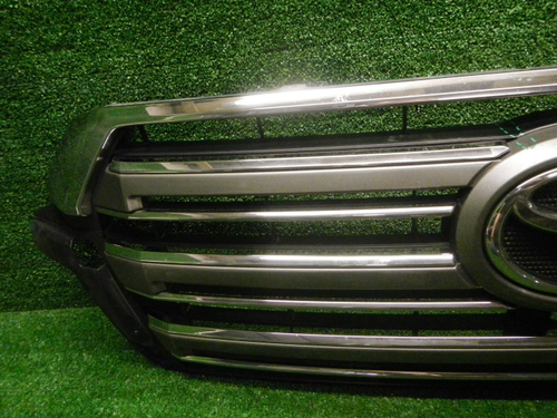 Решетка радиатора Toyota Land Cruiser 200 (2015-2021)