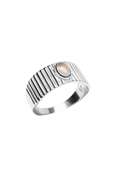 Кольцо широкое из серебра с лунным камнем