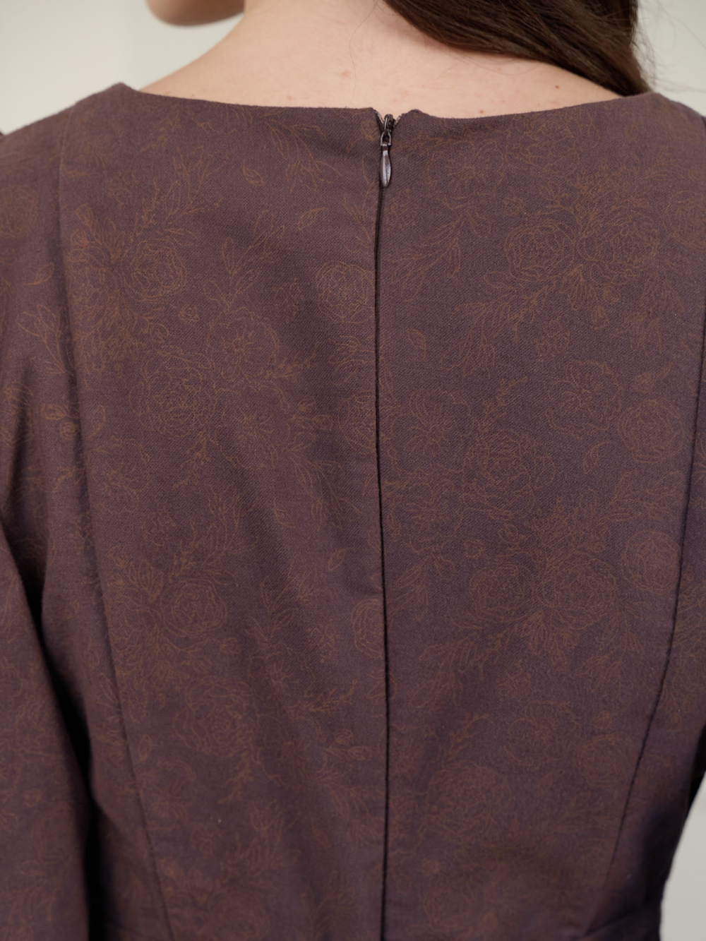 Платье с вырезом-сердечко