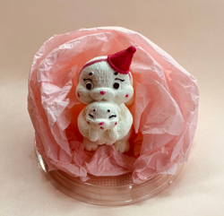 Фигурка из шоко глазури «Кролики» белый / розовый