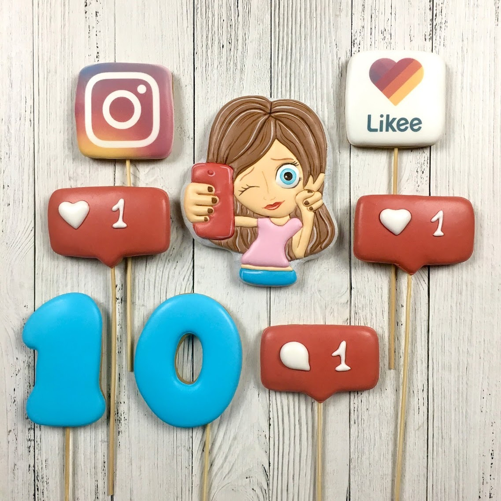 Девочка №8 с телефоном