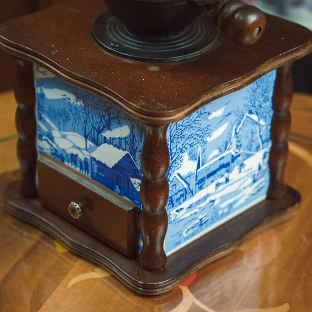 Коллекционная настольная кофемолка