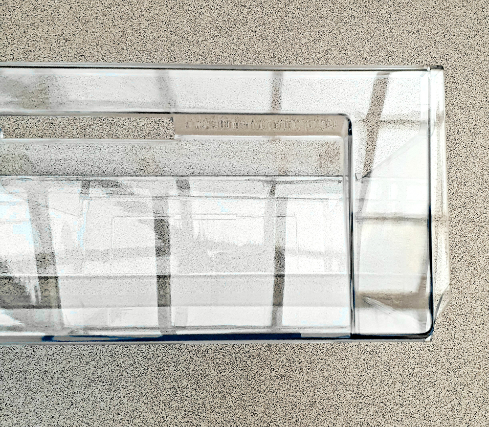 Уценка: правая нижняя кромка отбита, сам корпус целый